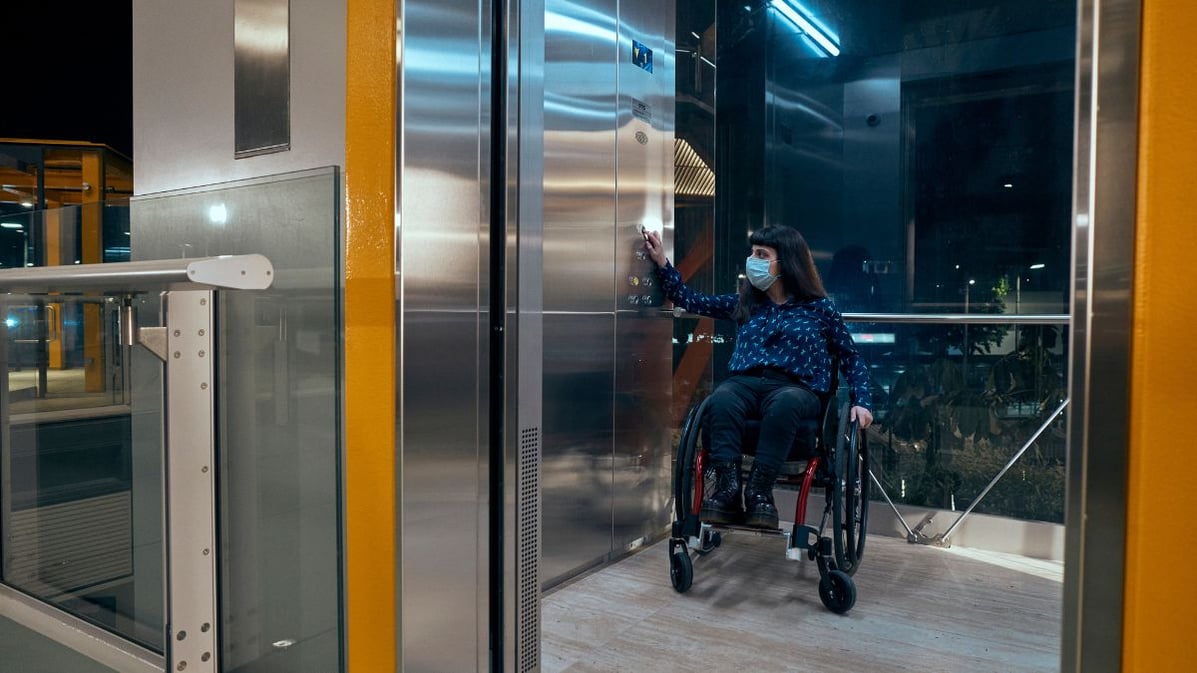 O que um elevador para cadeirante precisa ter?