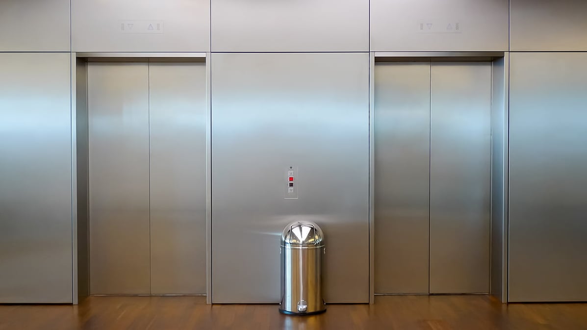 O que é um elevador com chamada inteligente?