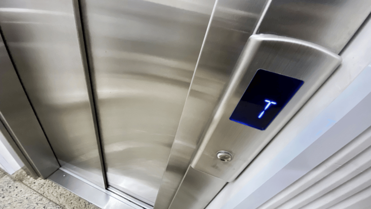 Modernização de elevadores: Troca das portas Eixo Vertical por Automática